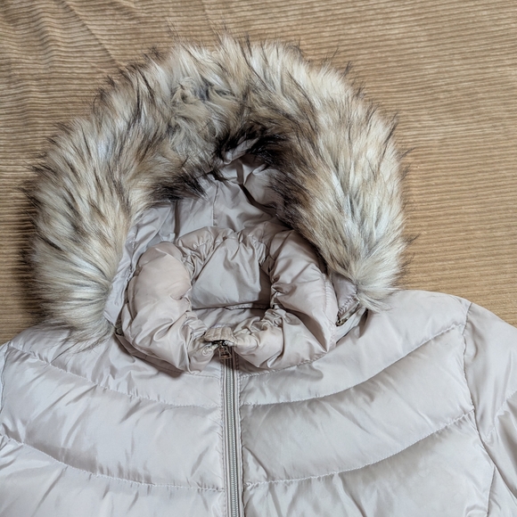 Chic Cream Calvin Klein Down Puffer Jacket with Faux Fur Hood - Picture 5 of 6